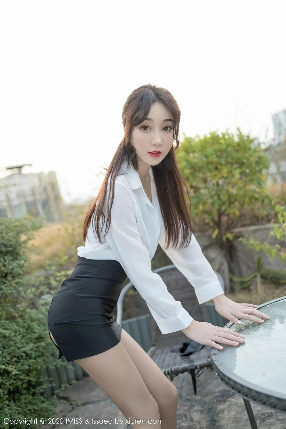 Xgyw.Org_[IMISS爱蜜社]Vol.427_嫩模九月生户外秘书制服白衬衫配黑短裙秀肉丝袜诱惑写真40P