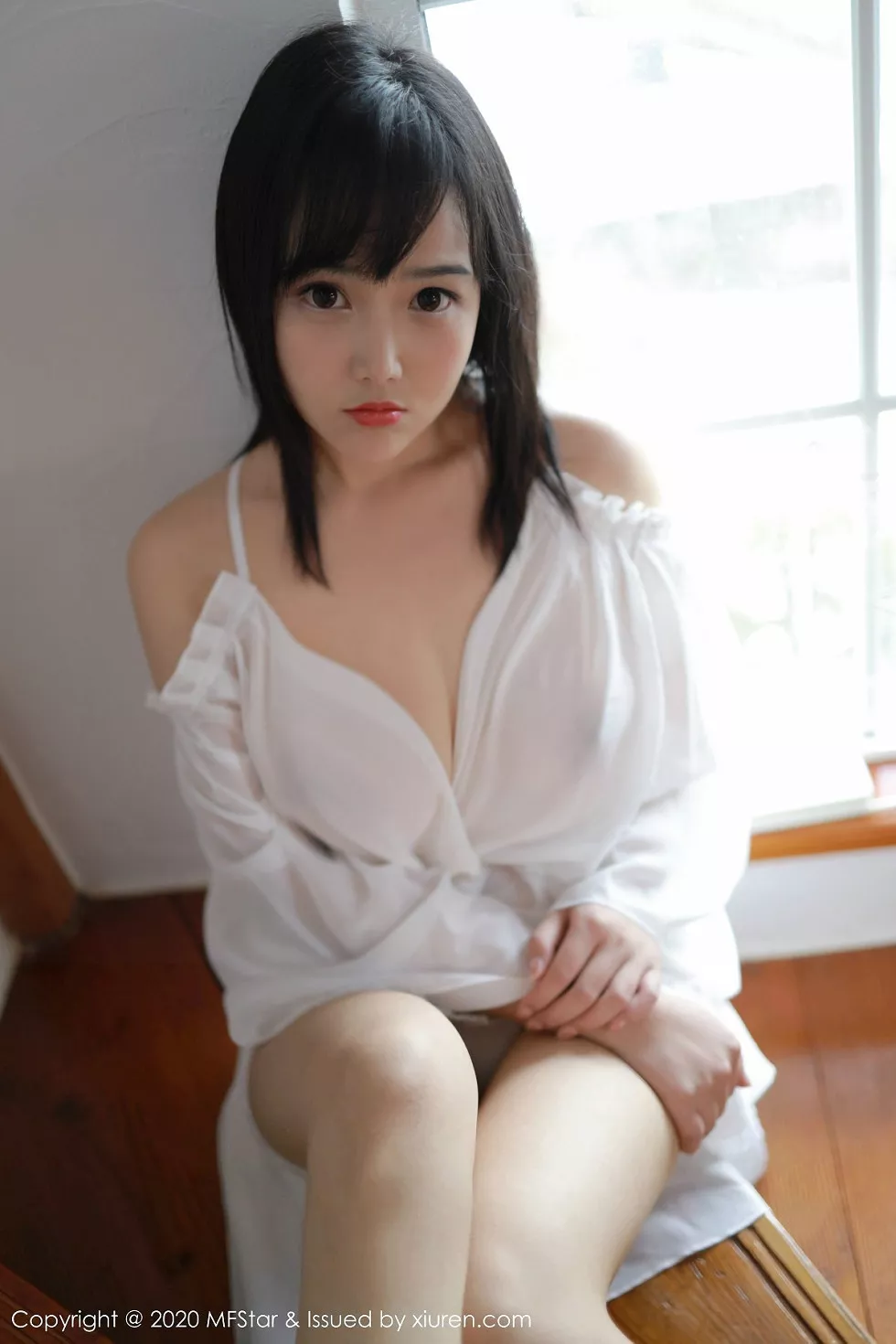 Xgyw.Org_[MFStar模范学院]Vol.260_嫩模徐微微mia日本旅拍白色透视薄纱真空秀童颜巨乳诱惑写真50P