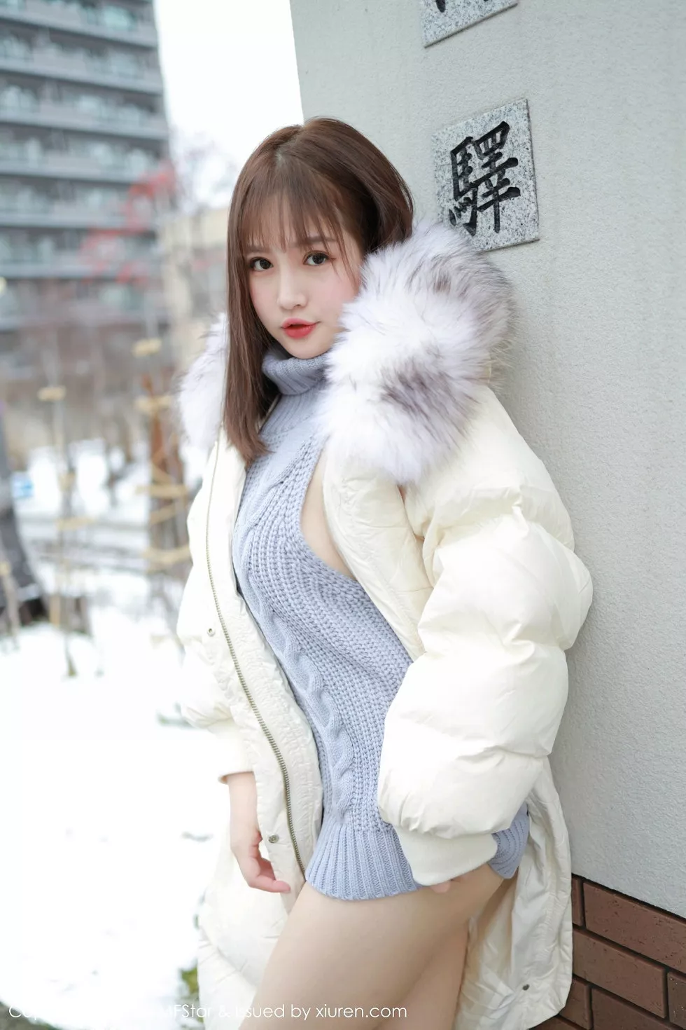 Xgyw.Org_[MFStar模范学院]Vol.262_嫩模恩率babe北海道旅拍雪地性感开背毛衣诱惑写真50P