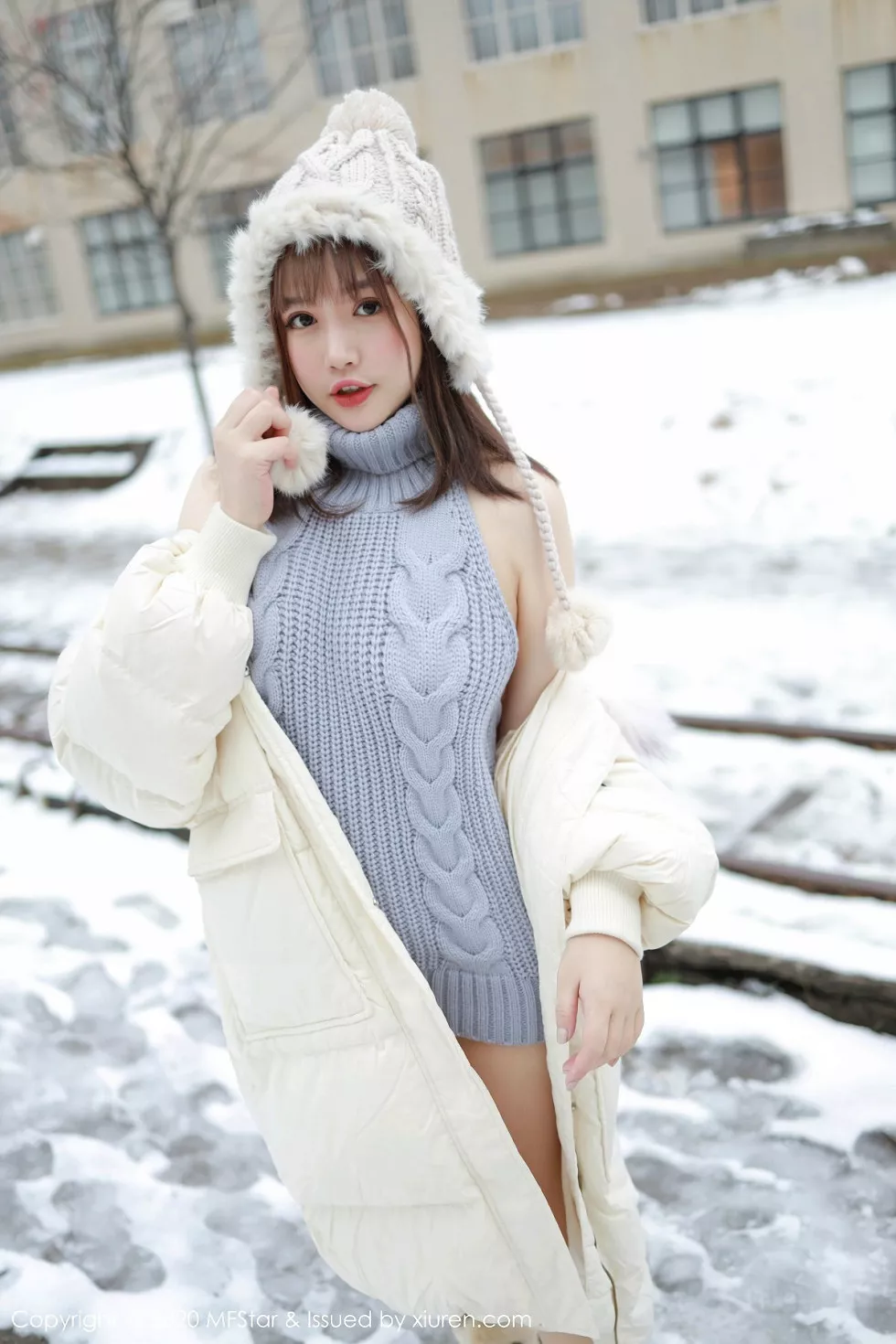 Xgyw.Org_[MFStar模范学院]Vol.262_嫩模恩率babe北海道旅拍雪地性感开背毛衣诱惑写真50P