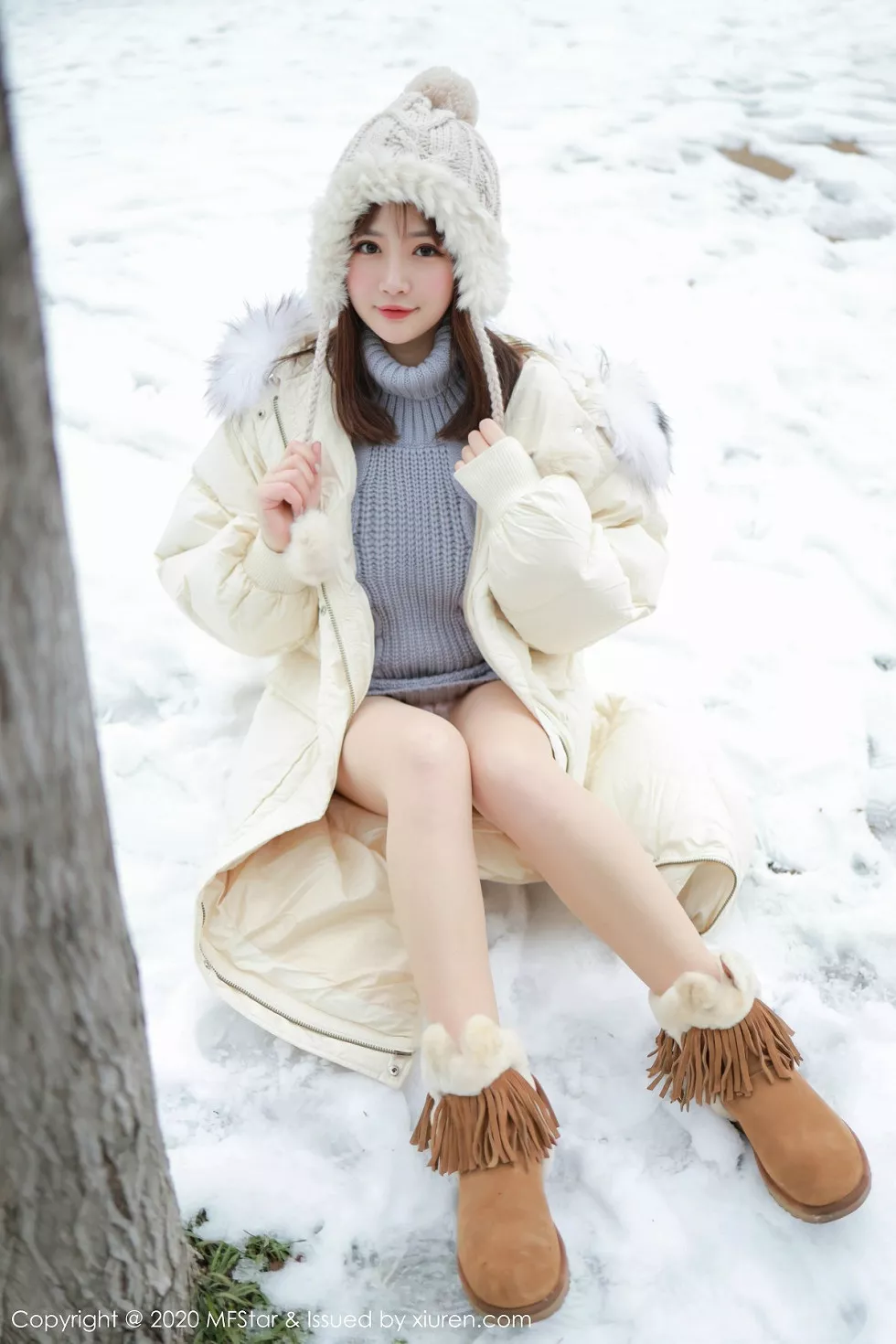 Xgyw.Org_[MFStar模范学院]Vol.262_嫩模恩率babe北海道旅拍雪地性感开背毛衣诱惑写真50P