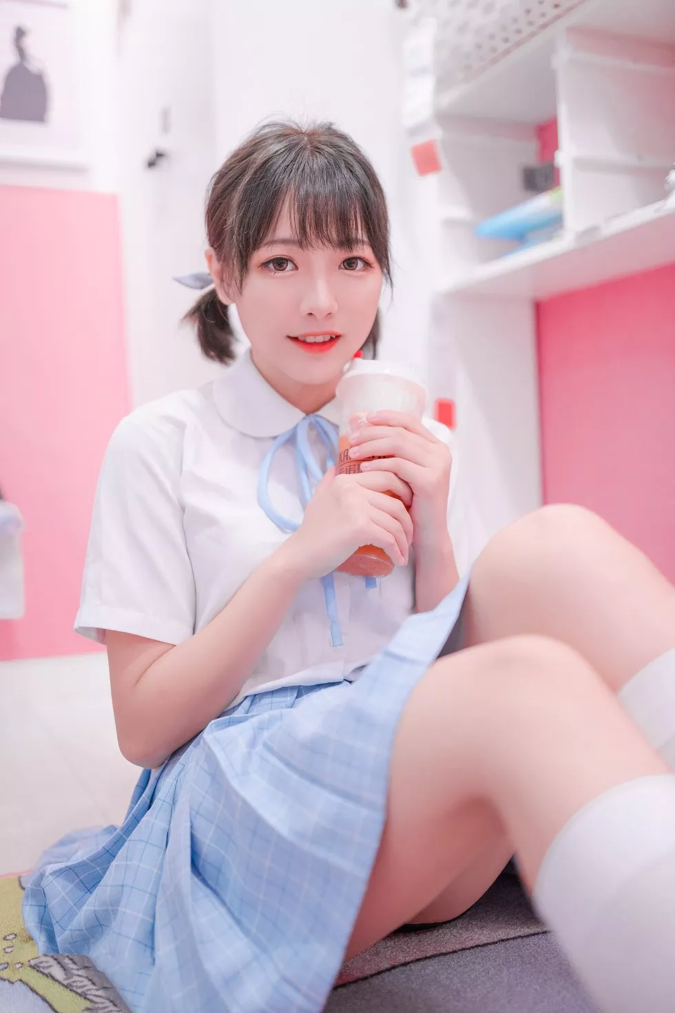 Xgyw.Org_[喵糖映画]Vol.011_清纯学妹lovely呆玄私房性感白衬衣配蓝色短裙迷人写真41P