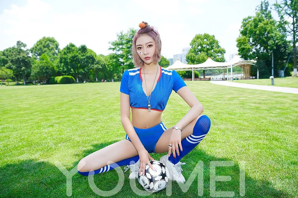 Xgyw.Org_[YouMei尤美]Vol.023_嫩模艺轩户外绿茵场上性感日本足球服秀完美身材写真23P