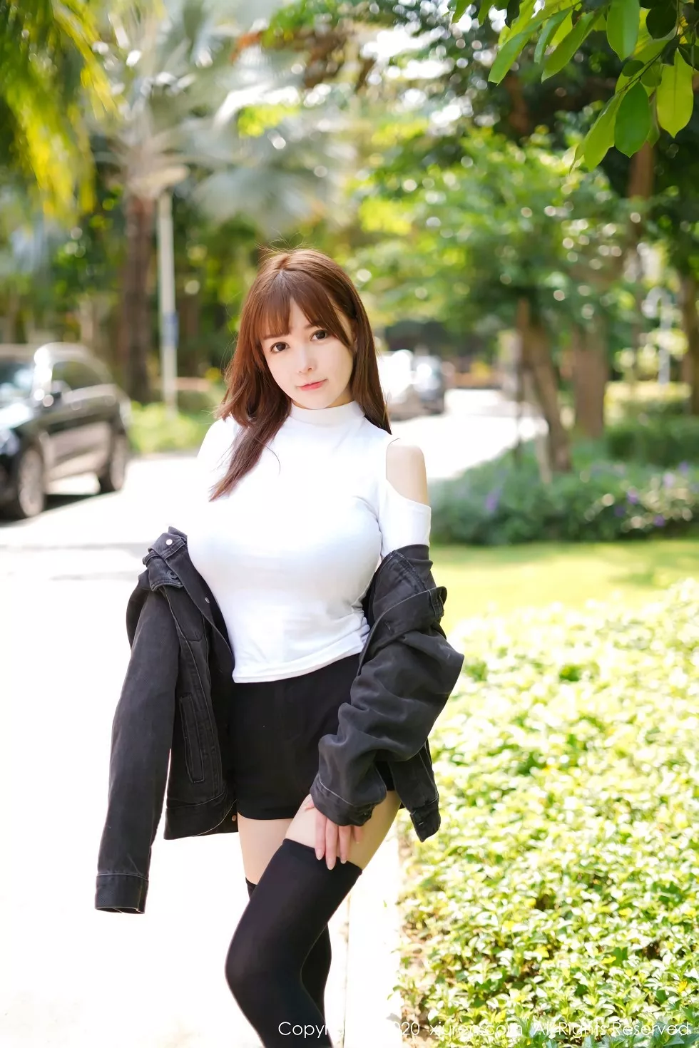 Xgyw.Org_XiuRen第2147期_嫩模UU酱户外脱黑色外套露魔鬼身材童颜巨乳完美诱惑写真83P