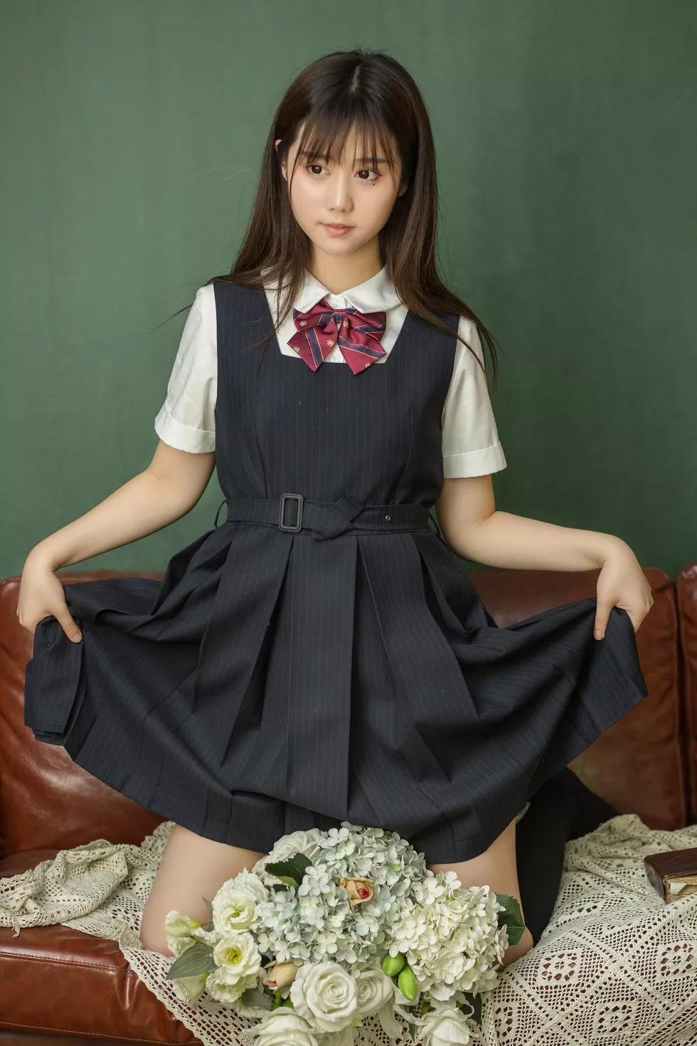 Xgyw.Org_[喵糖映画]Vol.004_钢琴美少女居家JK制服黑色连身裙配黑色腿袜清爽写真40P