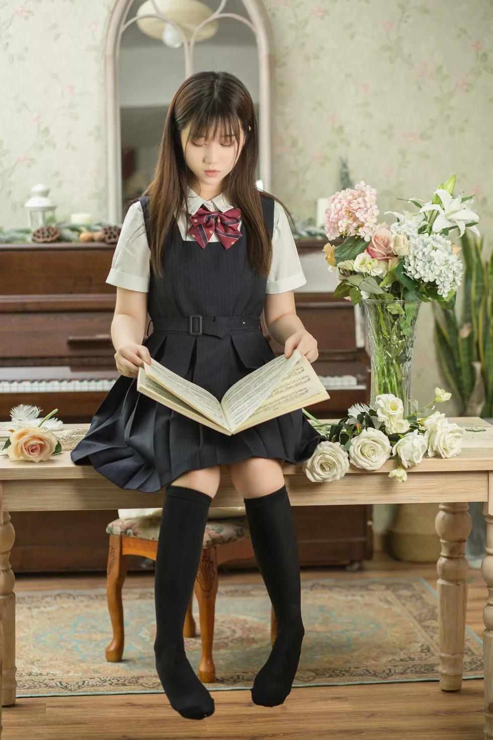 Xgyw.Org_[喵糖映画]Vol.004_钢琴美少女居家JK制服黑色连身裙配黑色腿袜清爽写真40P