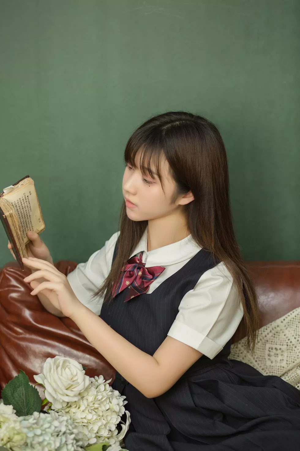 Xgyw.Org_[喵糖映画]Vol.004_钢琴美少女居家JK制服黑色连身裙配黑色腿袜清爽写真40P