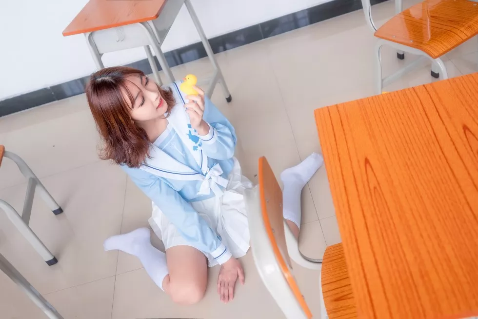 Xgyw.Org_[喵糖映画]Vol.009_蓝色制服美少女私房性感白色短裙配白丝袜迷人写真43P