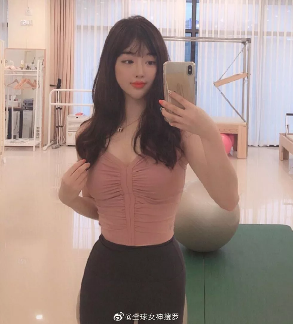 Xgyw.Org_爱健身的美少妇性感红唇加魔鬼身材迷人诱惑写真9P