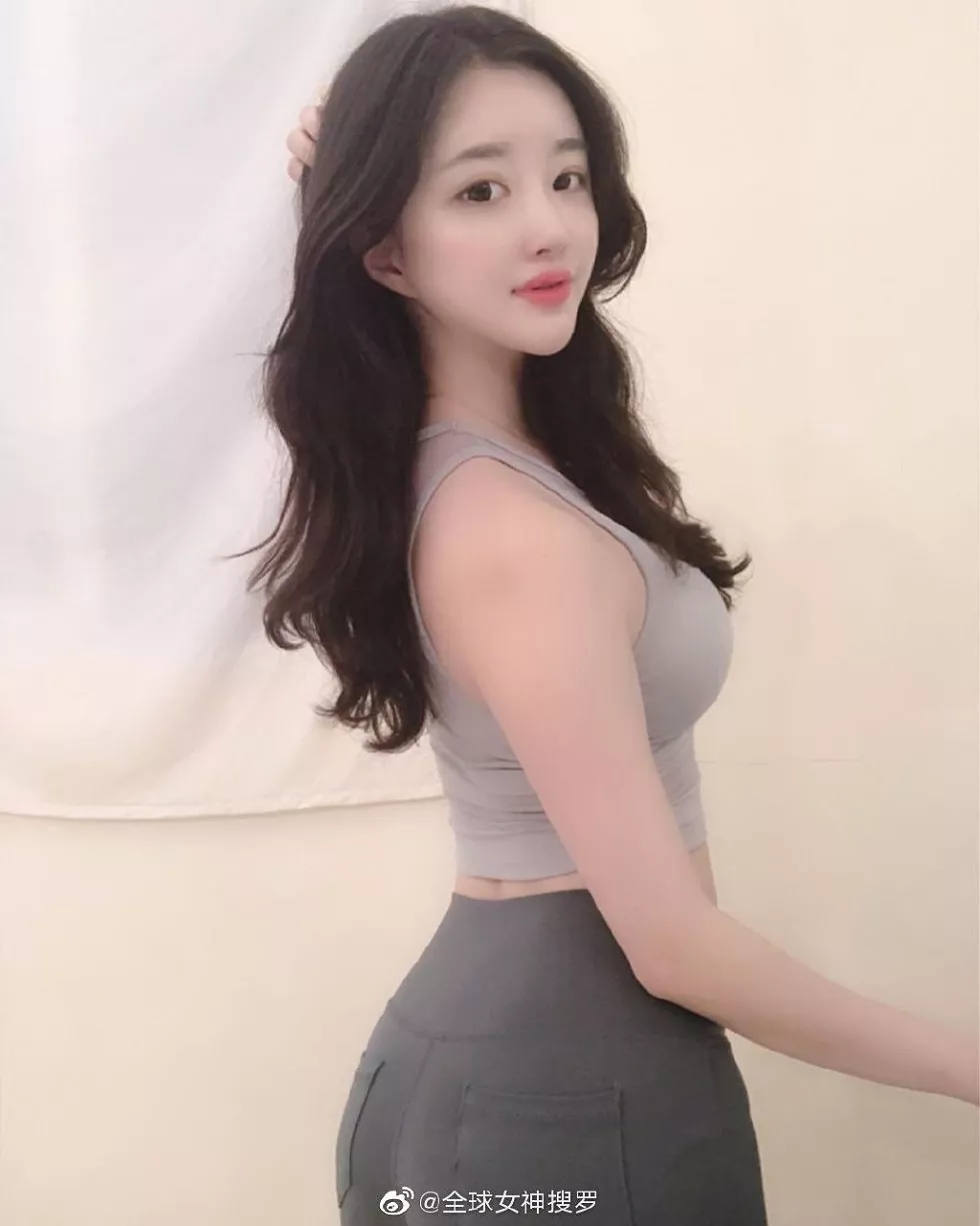 Xgyw.Org_爱健身的美少妇性感红唇加魔鬼身材迷人诱惑写真9P