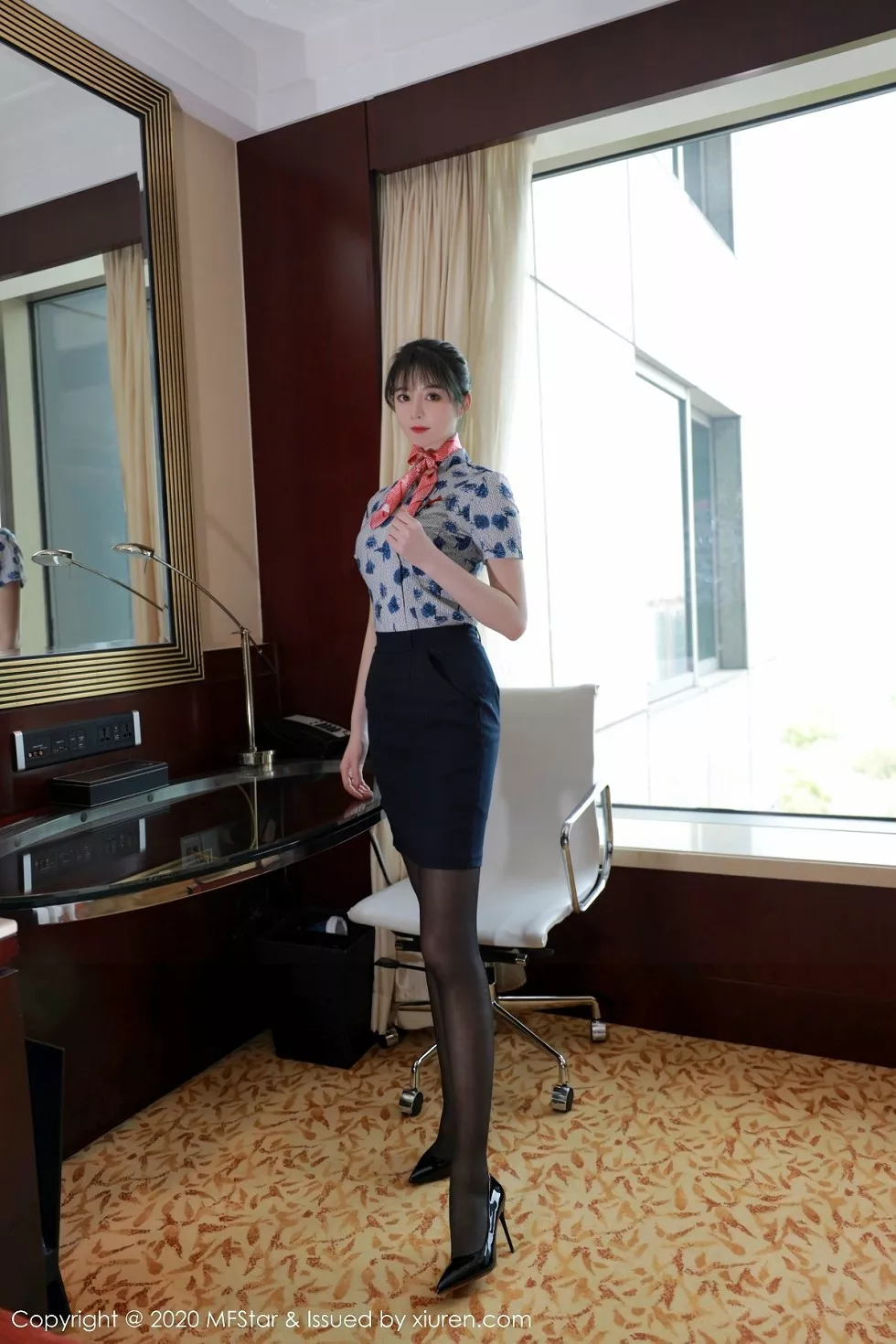 Xgyw.Org_[MFStar模范学院]Vol.317_嫩模yoo优优私房空乘制服配无内黑丝裤袜撩人诱惑写真47P