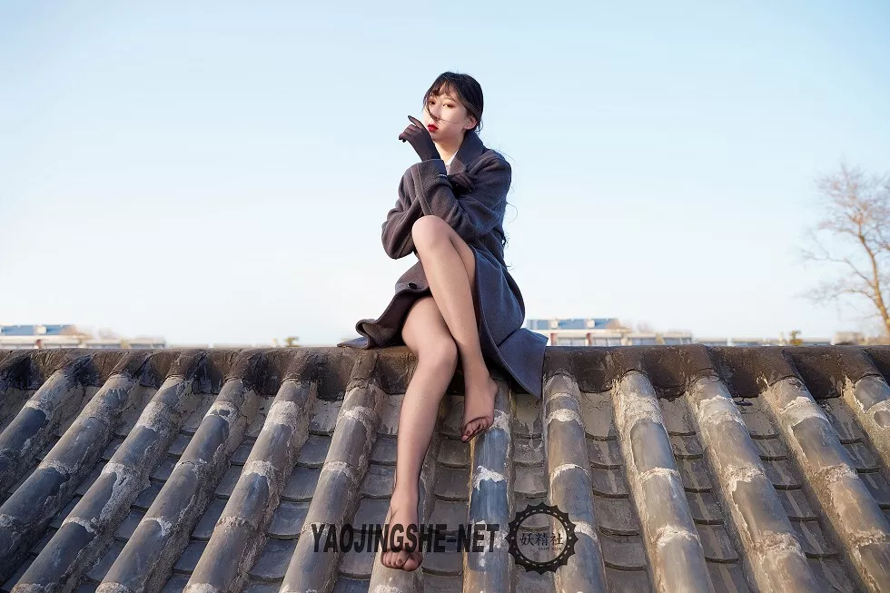 Xgyw.Org_[妖精社]V1905_嫩模焦艺禁锢在屋檐下主题紧身连体服饰真空秀火辣身材诱惑写真50P