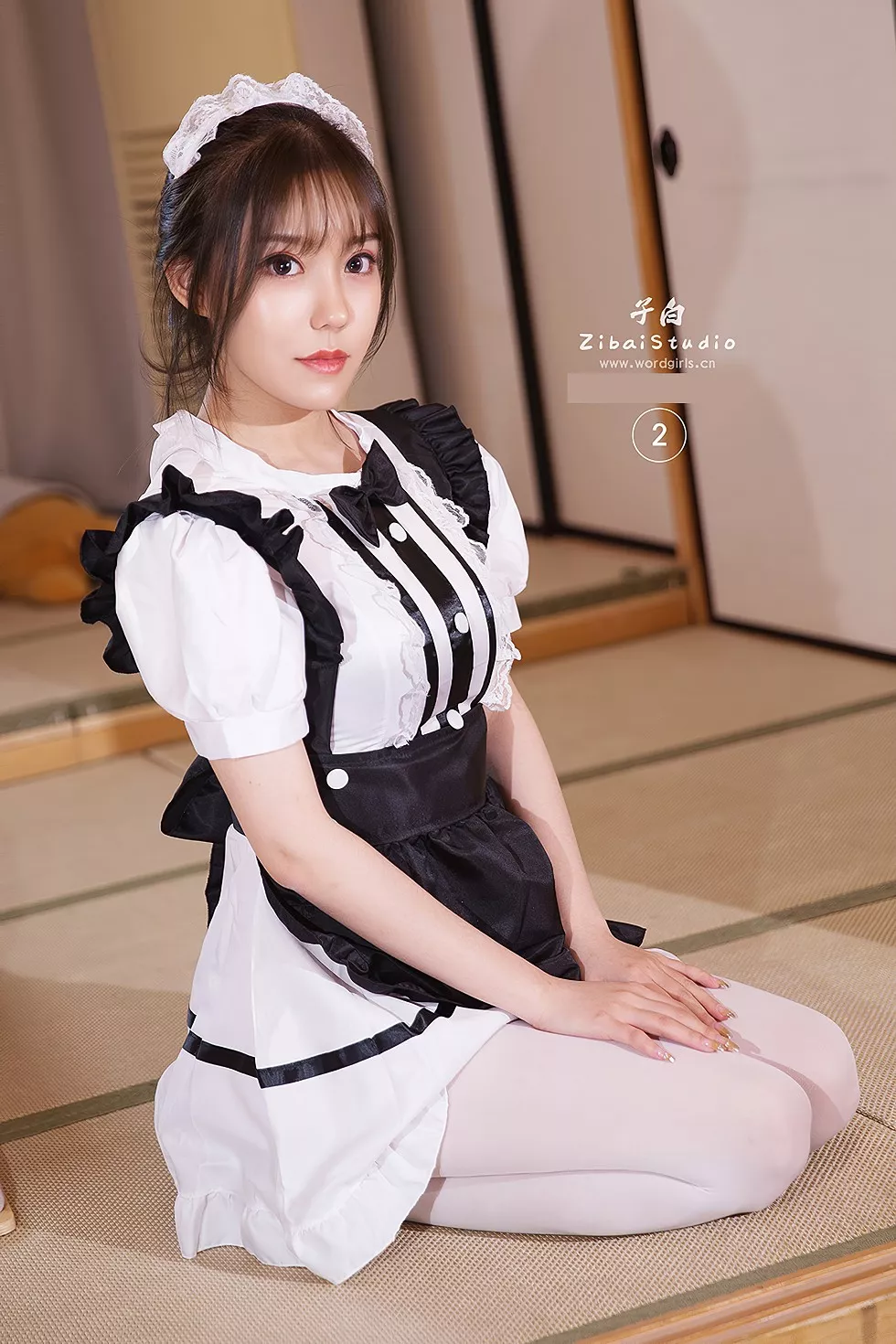 Xgyw.Org_[Toutiao头条女神]No.803_嫩模陈亦菲私房性感女仆装配白丝袜秀美腿诱惑写真10P