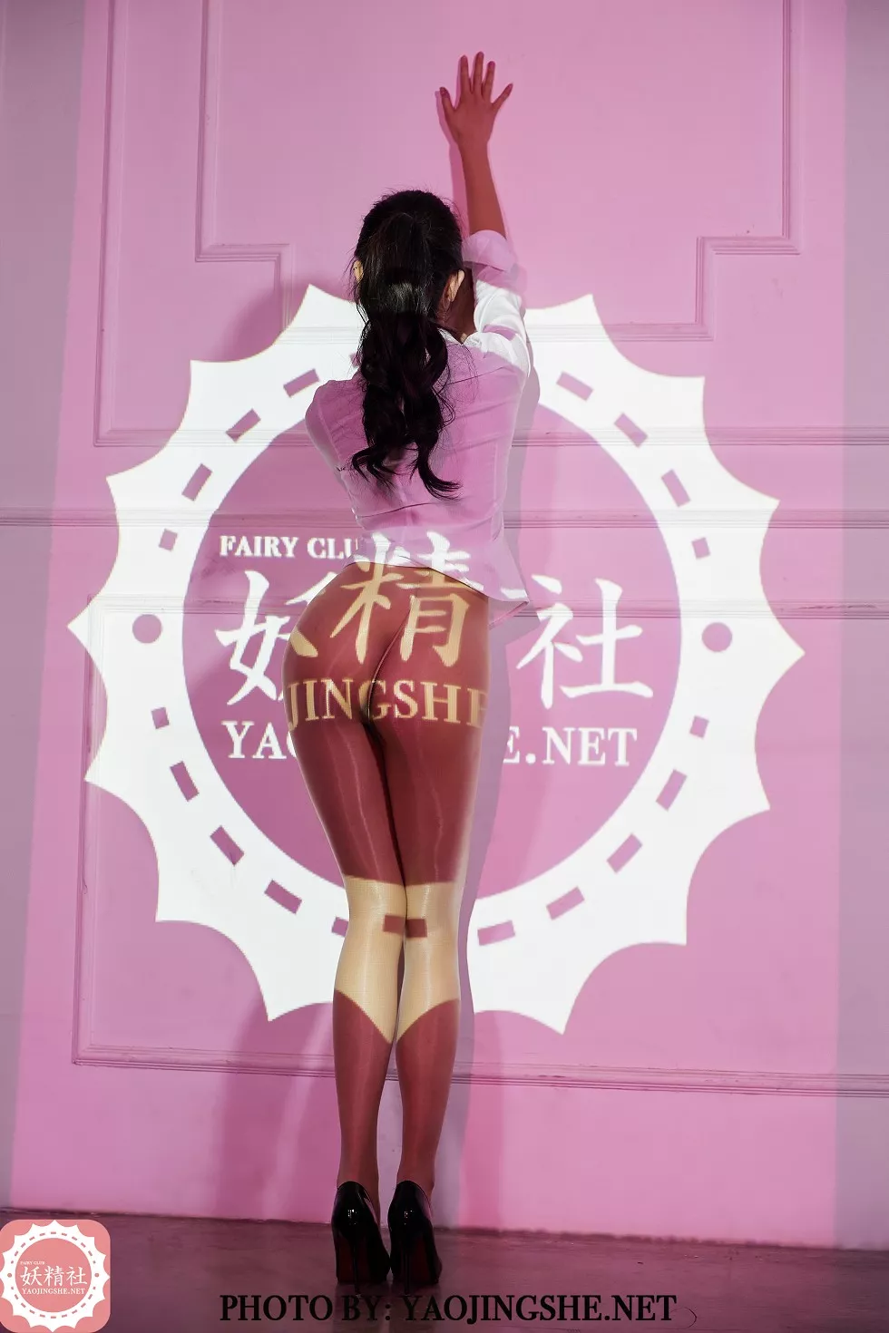 Xgyw.Org_[妖精社]T2003_嫩模唐飞飞＆苏伟＆爱优蜜光影美丝主题无内闪亮肉丝撩人诱惑写真25P