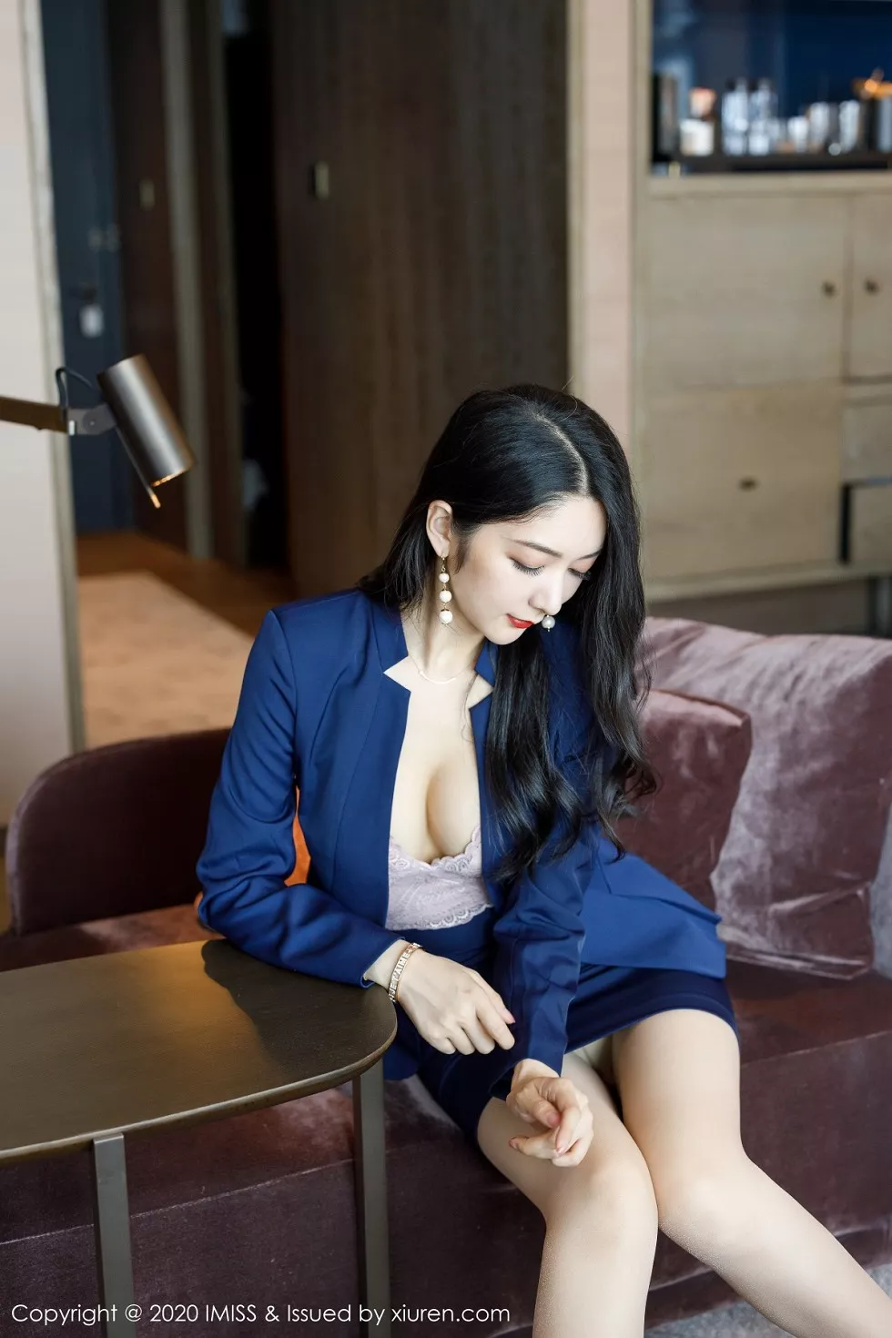 Xgyw.Org_[IMISS爱蜜社]Vol.471_女神Angela小热巴经典职业秘书装半脱露性感内衣诱惑写真68P