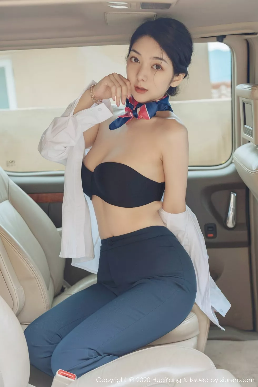 Xgyw.Org_[HuaYang花漾]Vol.248_女神Angela小热巴云南旅拍职业装车拍开档肉丝裤袜诱惑写真53P