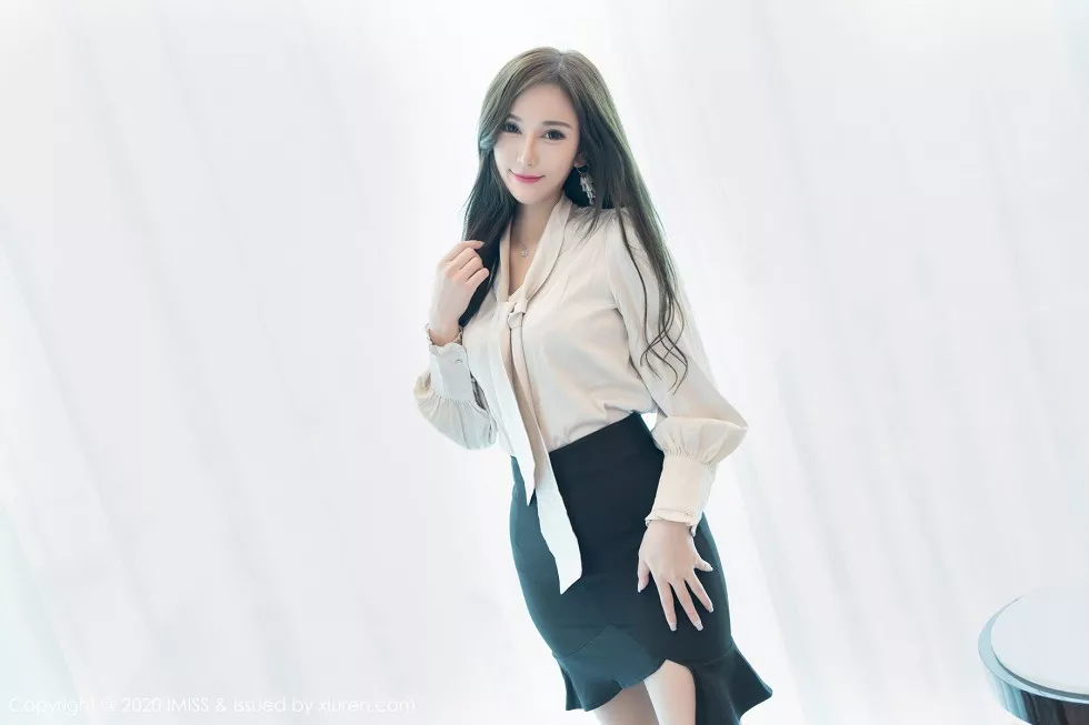 Xgyw.Org_[IMISS爱蜜社]Vol.475_气质女神Lavinia私房床上性感内衣秀火辣身材完美诱惑写真52P