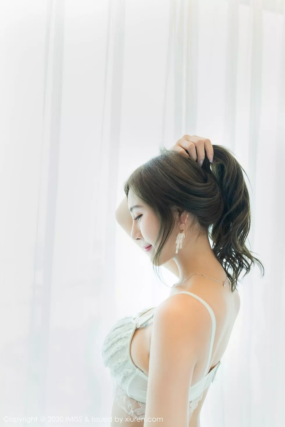 Xgyw.Org_[IMISS爱蜜社]Vol.475_气质女神Lavinia私房床上性感内衣秀火辣身材完美诱惑写真52P