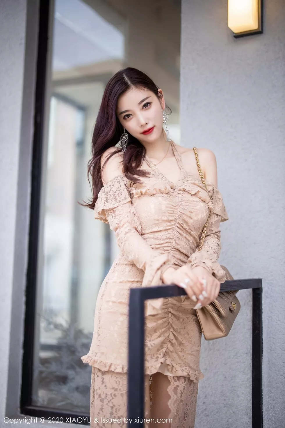 Xgyw.Org_[XiaoYu画语界]Vol.317_女神杨晨晨sugar时尚街拍主题连身裙秀完美身材性感写真85P