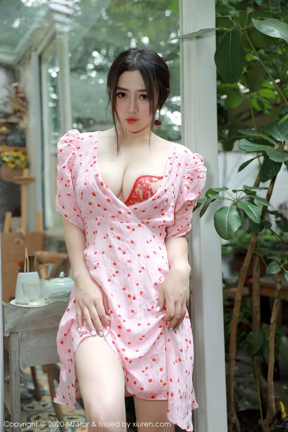 Xgyw.Org_[MFStar模范学院]Vol.338_嫩模蛋糕Cake大理旅拍小碎花裙半脱露性感内衣诱惑写真45P