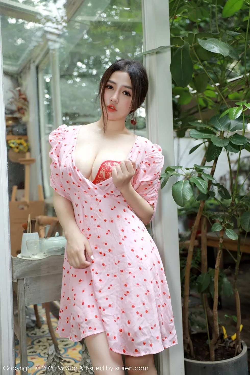 Xgyw.Org_[MFStar模范学院]Vol.338_嫩模蛋糕Cake大理旅拍小碎花裙半脱露性感内衣诱惑写真45P