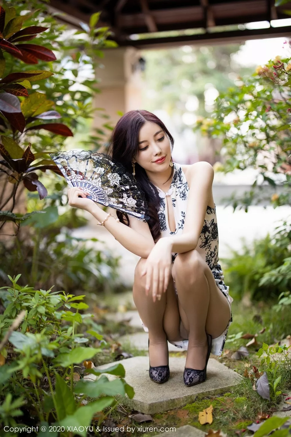 Xgyw.Org_[XiaoYu画语界]Vol.318_女神杨晨晨sugar素雅旗袍装配肉丝裤袜秀迷人身材性感写真98P