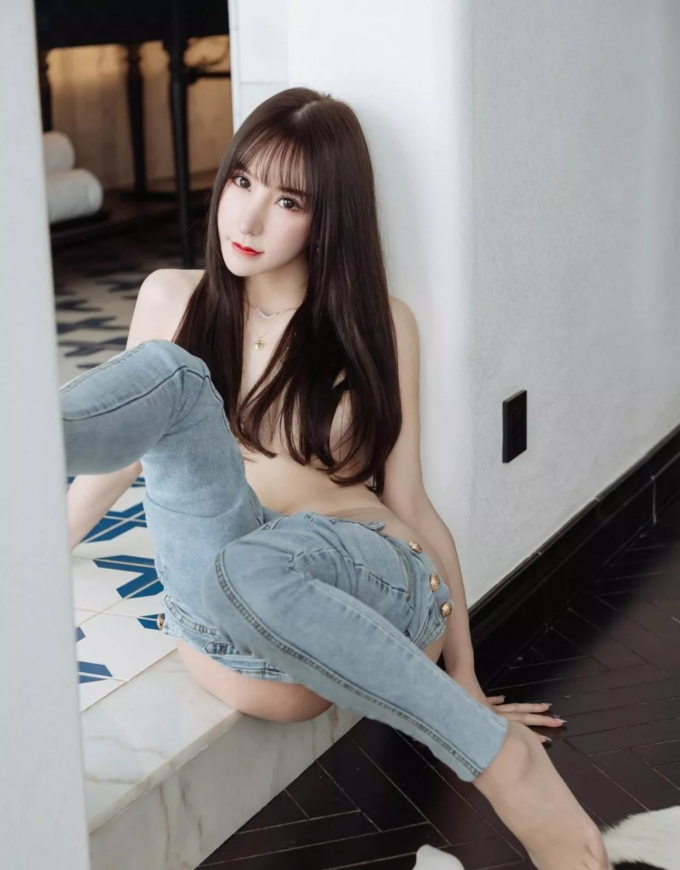 Xgyw.Org_[HuaYang花漾]Vol.246_女神周于希Sandy云南旅拍私房无内肉丝裤袜秀翘臀惹火诱惑写真70P