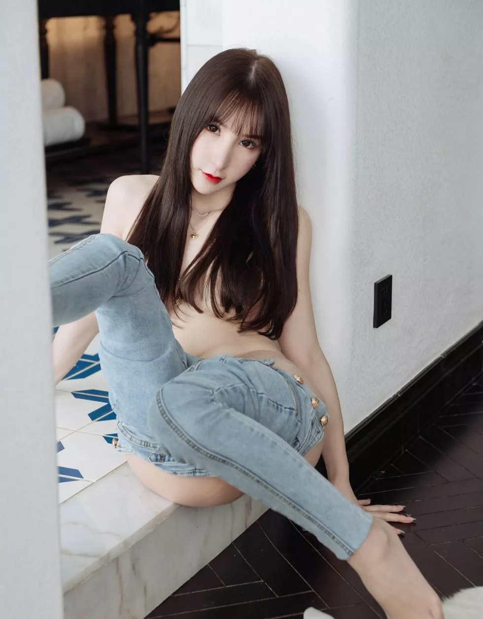 Xgyw.Org_[HuaYang花漾]Vol.246_女神周于希Sandy云南旅拍私房无内肉丝裤袜秀翘臀惹火诱惑写真70P