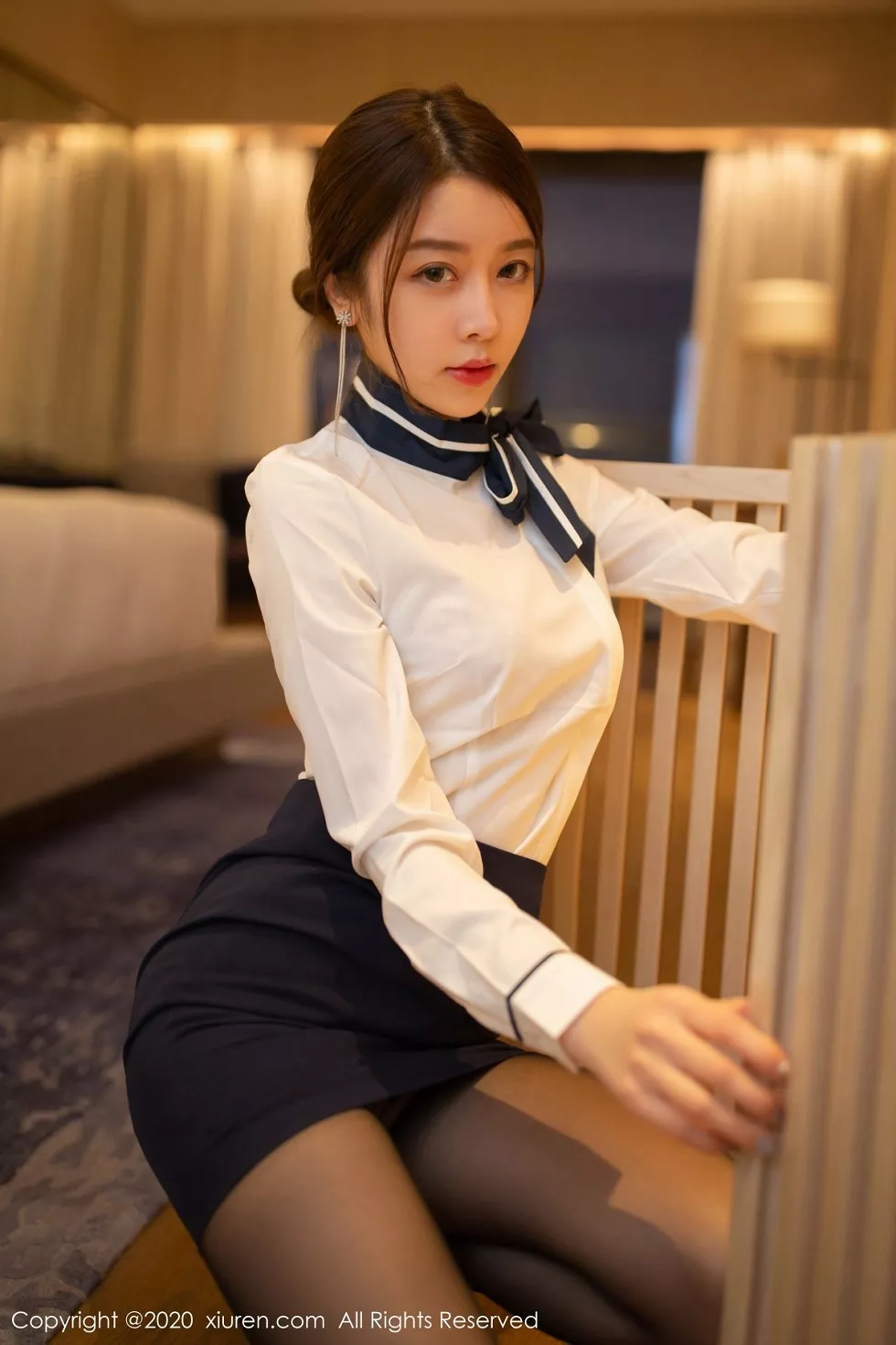 Xgyw.Org_XiuRen第2267期_嫩模夏诗雯Sally秘书OL主题半脱露开档肉丝裤袜惹火诱惑写真72P