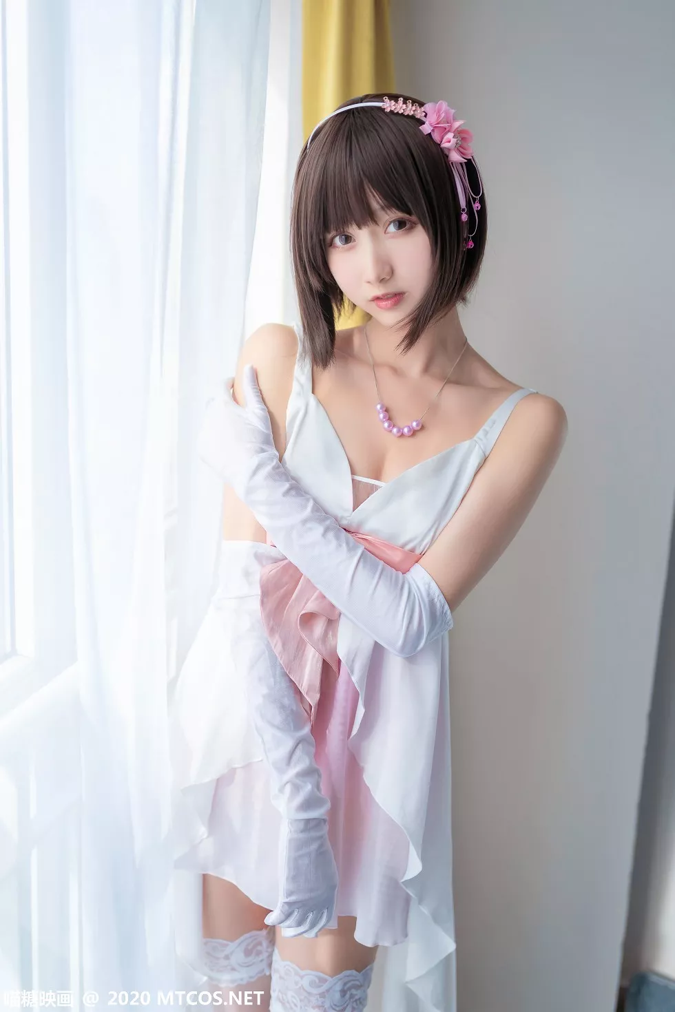 Xgyw.Org_[喵糖映画]Vol.180_短发美女私房加藤惠礼服配白色蕾丝袜秀完美身材性感写真26P