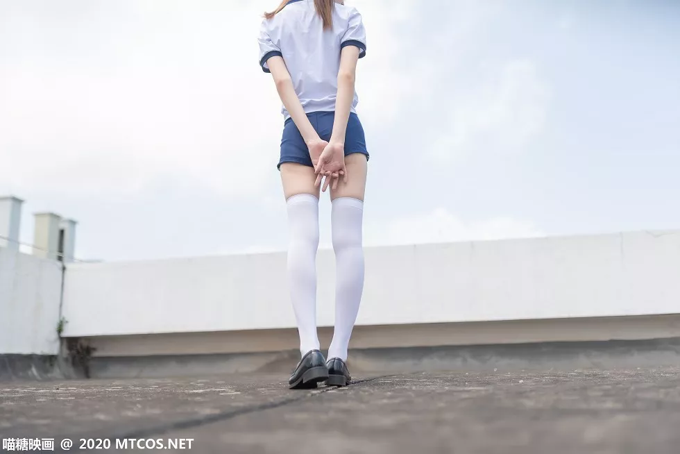 Xgyw.Org_[喵糖映画]Vol.182_白色体操服妹子校园户外性感白丝袜秀美腿迷人写真50P