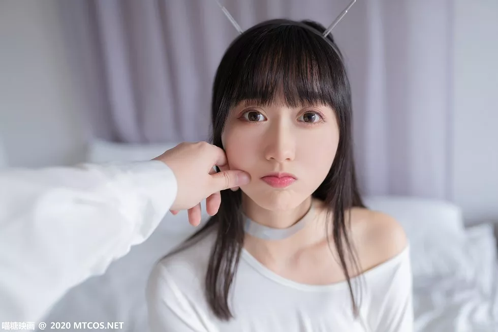 Xgyw.Org_[喵糖映画]Vol.170_白色短T美女居家私房性感白色内裤配白丝袜撩人诱惑写真76P