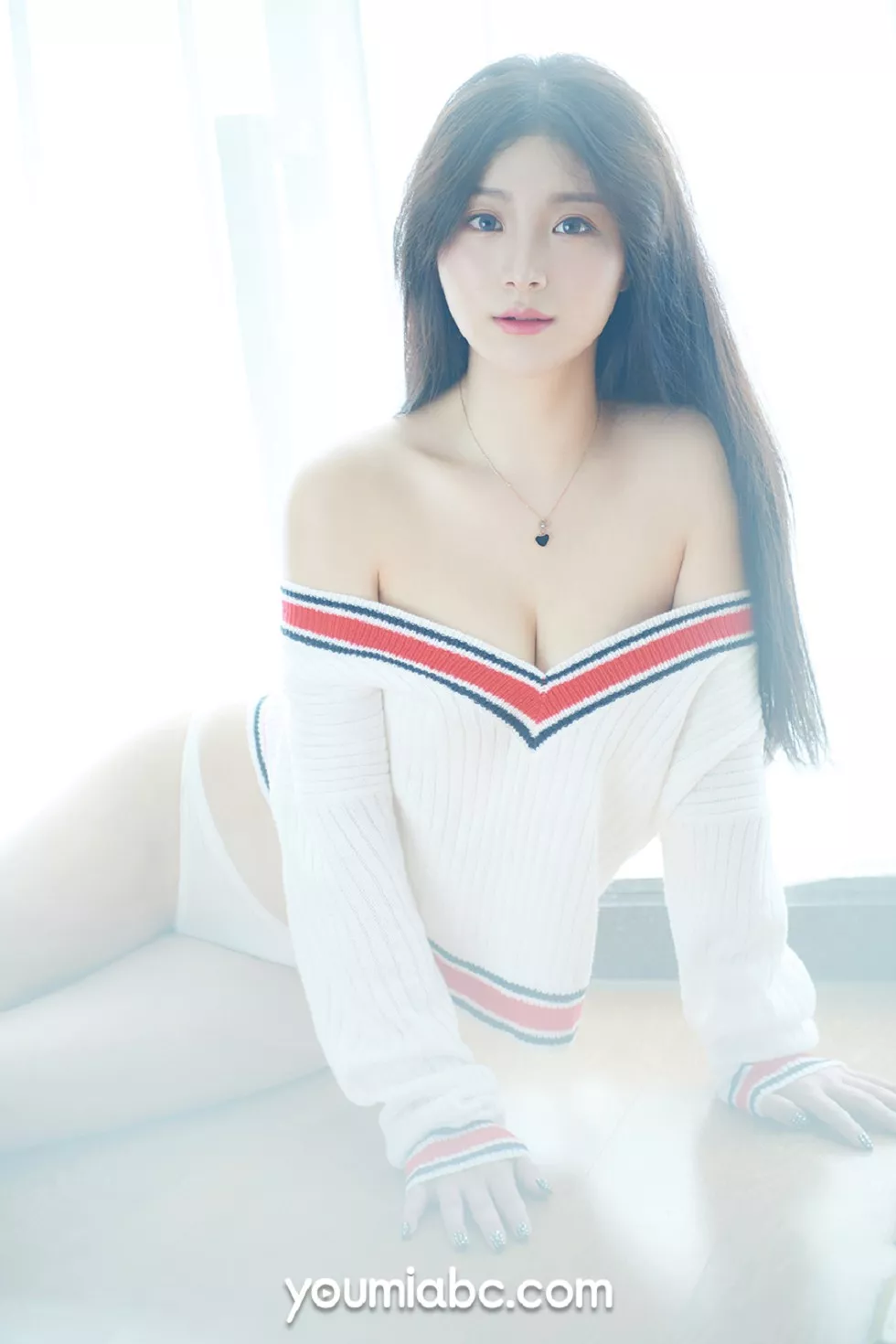 Xgyw.Org_[YouMi尤蜜]Vol.211_模特嫩嫩私房白色蕾丝内衣配白丝袜秀完美身材诱惑写真56P