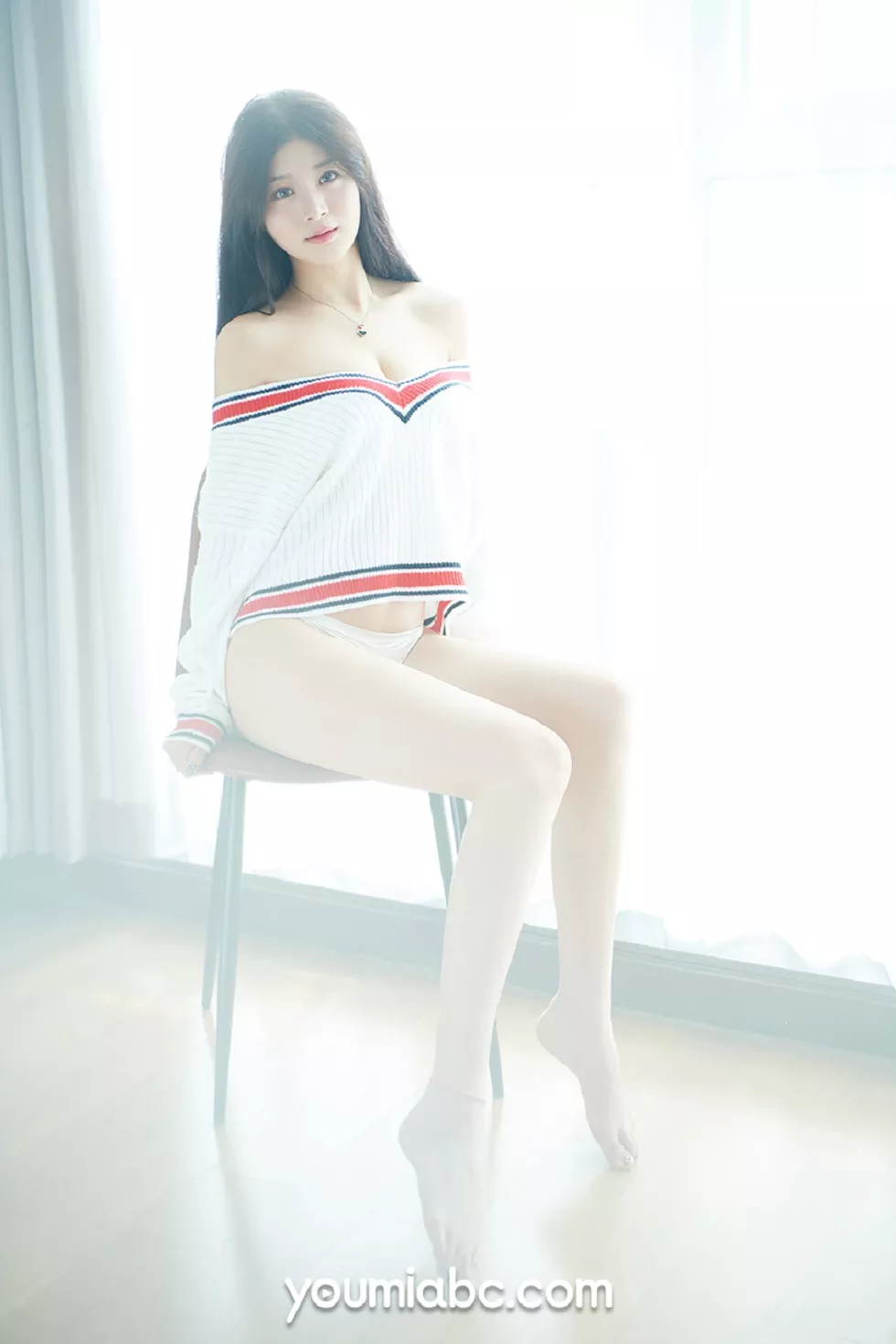 Xgyw.Org_[YouMi尤蜜]Vol.211_模特嫩嫩私房白色蕾丝内衣配白丝袜秀完美身材诱惑写真56P