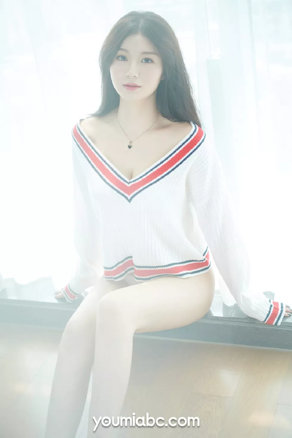 Xgyw.Org_[YouMi尤蜜]Vol.211_模特嫩嫩私房白色蕾丝内衣配白丝袜秀完美身材诱惑写真56P