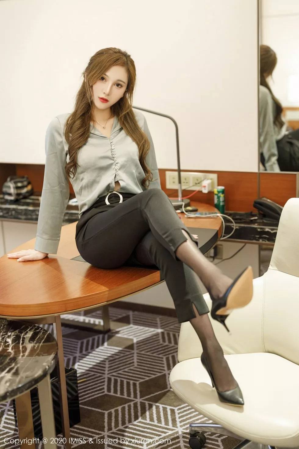 Xgyw.Org_[IMISS爱蜜社]Vol.492_气质女神Lavinia肉私房脱典雅服饰露性感内衣完美身材诱惑写真57P