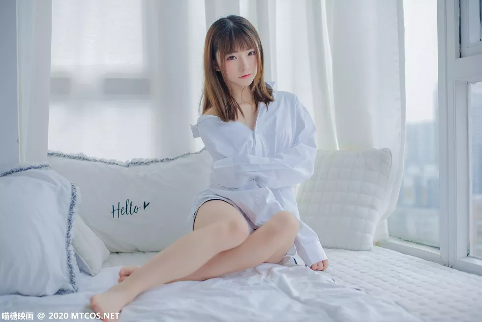 Xgyw.Org_[喵糖映画]Vol.209_秀发小美女居家私房性感白衬衣配运动短裤秀美腿迷人写真48P