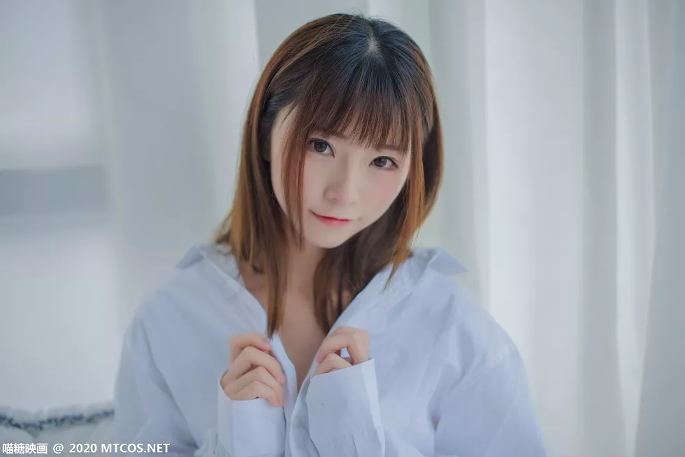 Xgyw.Org_[喵糖映画]Vol.209_秀发小美女居家私房性感白衬衣配运动短裤秀美腿迷人写真48P