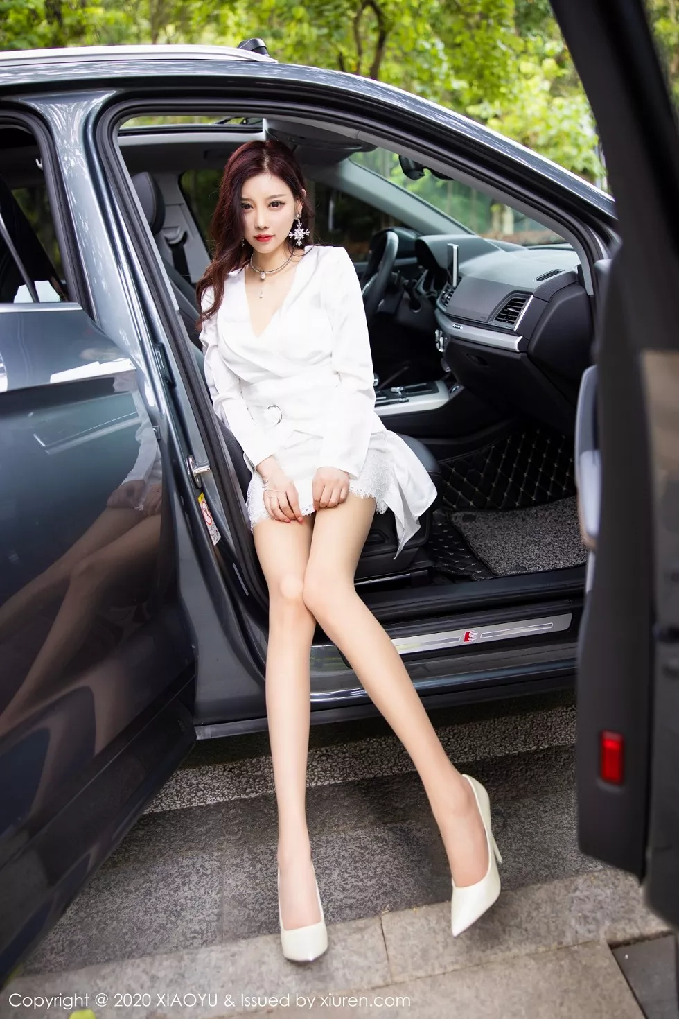 Xgyw.Org_[XiaoYu画语界]Vol.353_女神杨晨晨sugar阳朔旅拍室外车拍白衬衣配性感内衣诱惑写真84P