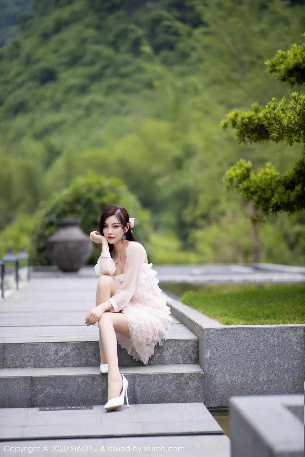 Xgyw.Org_[XiaoYu画语界]Vol.358_女神杨晨晨sugar阳朔旅拍粉色运动内衣秀魔鬼身材诱惑写真70P