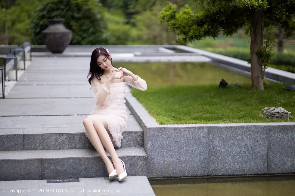 Xgyw.Org_[XiaoYu画语界]Vol.358_女神杨晨晨sugar阳朔旅拍粉色运动内衣秀魔鬼身材诱惑写真70P
