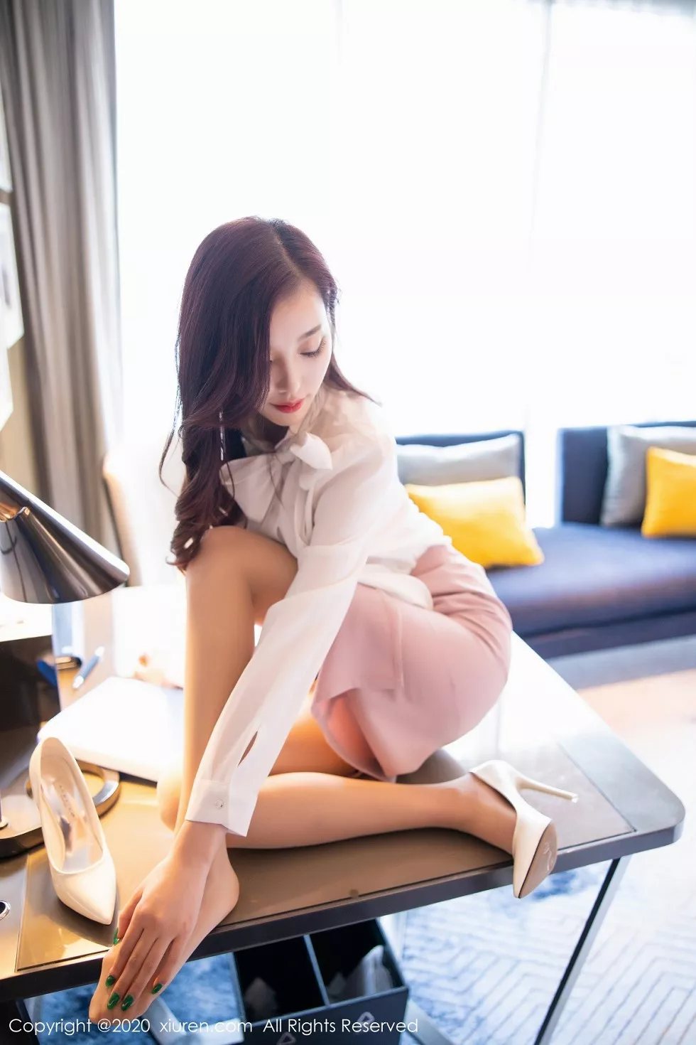 Xgyw.Org_XiuRen第2431期_女神杨晨晨sugar脱典雅华丽服饰露性感内衣秀完美身材诱惑写真78P