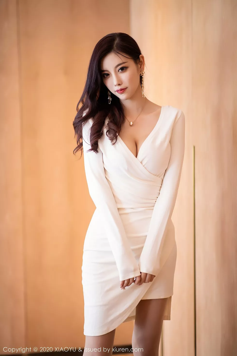 Xgyw.Org_[XiaoYu画语界]Vol.377_女神杨晨晨sugar阳朔旅拍典雅白色礼裙配肉丝裤袜魅惑写真76P