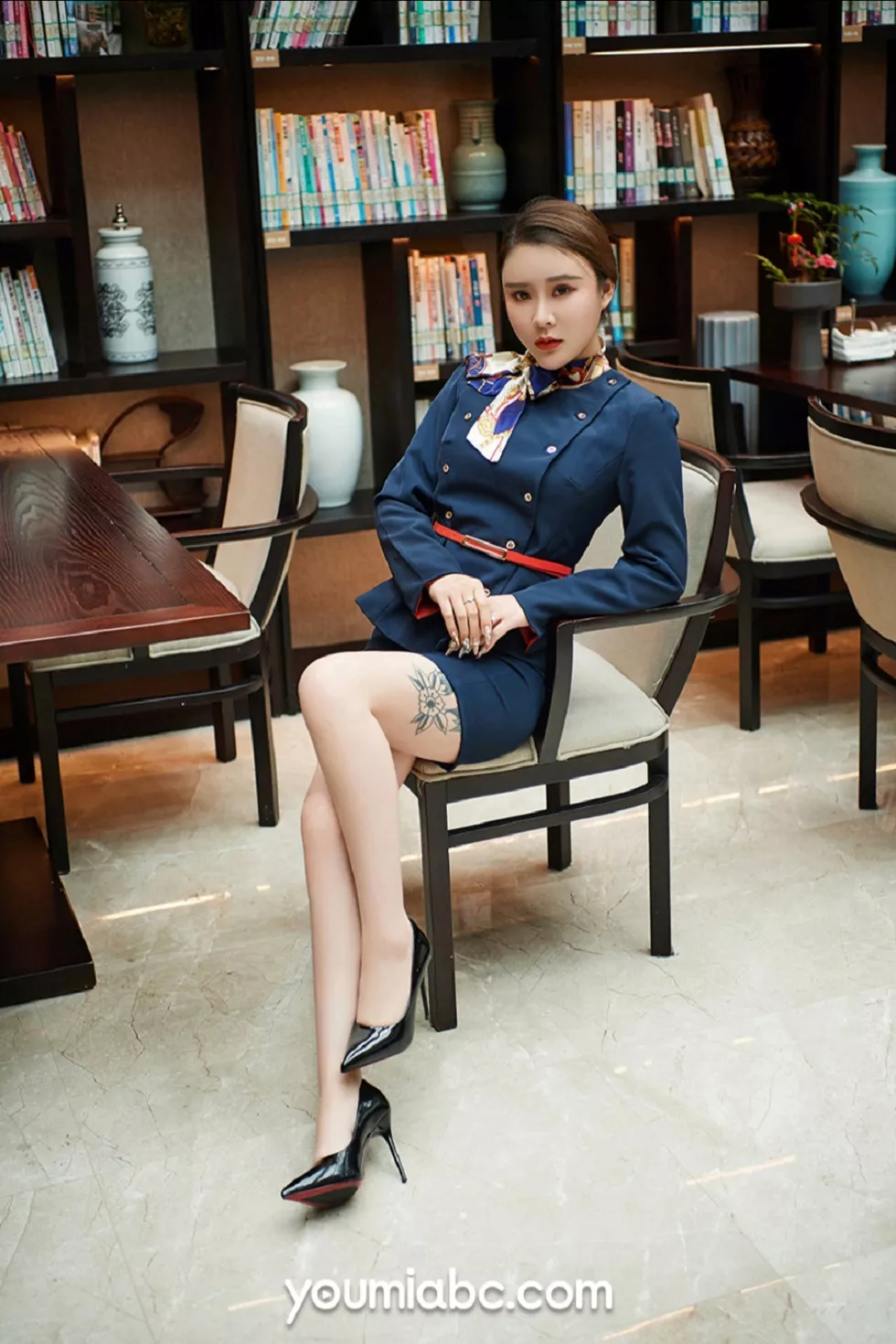 Xgyw.Org_[YouMi尤蜜]Vol.388_嫩模爱丽莎黑色职业套装主题床上半脱露火辣身材撩人诱惑写真27P