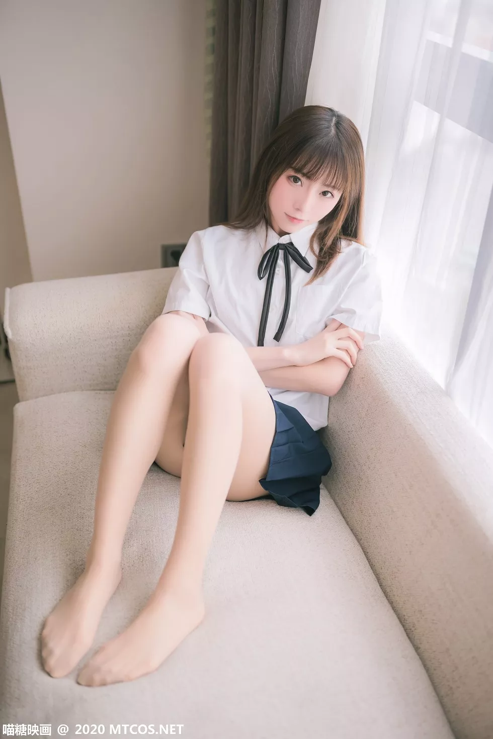 Xgyw.Org_[喵糖映画]JKL.012_校服JK制服妹子性感白色短袖配黑短裙肉丝裤袜秀美腿写真48P