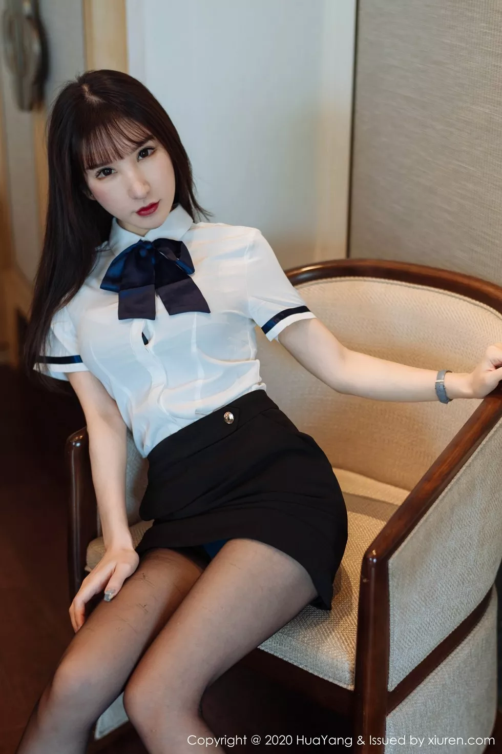 Xgyw.Org_[HuaYang花漾]Vol.312_女神周于希Sandy西双版纳旅拍黑短裙配开档黑丝裤袜诱惑写真63P