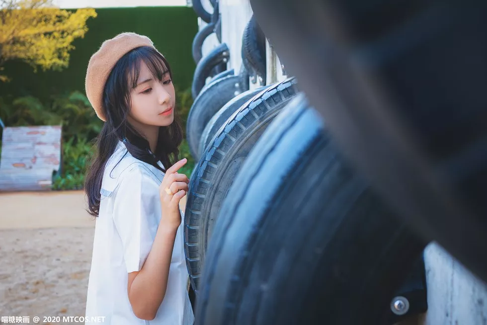 Xgyw.Org_[喵糖映画]Vol.273_帽子美少女户外白云森林性感格子裙配白色腿袜秀美腿迷人写真28P