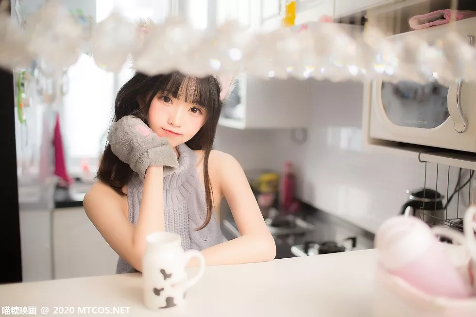 Xgyw.Org_[喵糖映画]Vol.274_猫女郎美少女居家私房开背毛衣露性感美背白嫩肌肤迷人写真34P