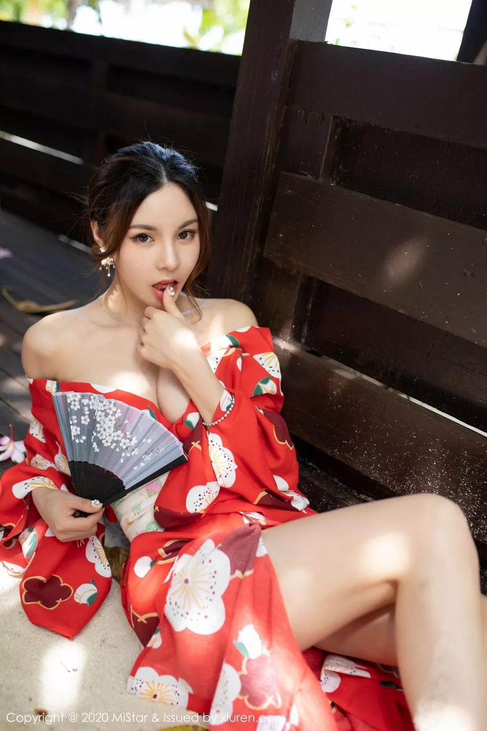 Xgyw.Org_[MiStar魅妍社]Vol.326_嫩模沈佳熹私房鲜艳红色和服半露酥胸白嫩美腿诱惑写真45P