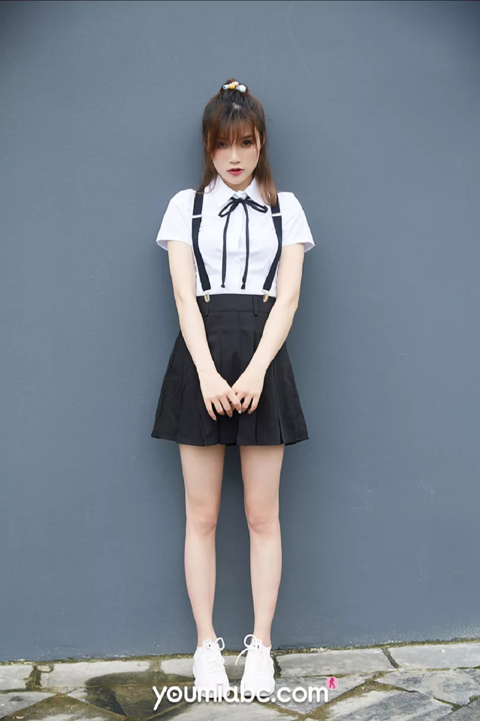 Xgyw.Org_[YouMi尤蜜]Vol.454_嫩模奶茶Emily户外火辣女特工主题性感白衬衣半脱诱惑写真35P